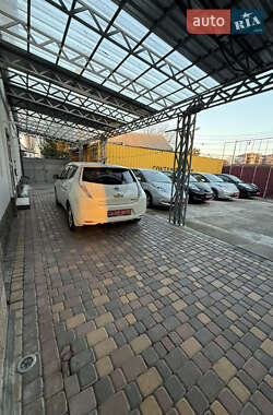 Хэтчбек Nissan Leaf 2012 в Умани