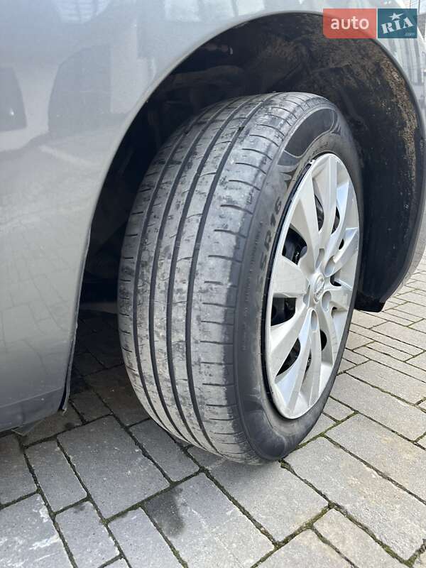 Хэтчбек Nissan Leaf 2015 в Черновцах