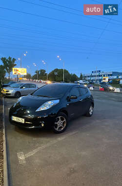 Хэтчбек Nissan Leaf 2012 в Киеве