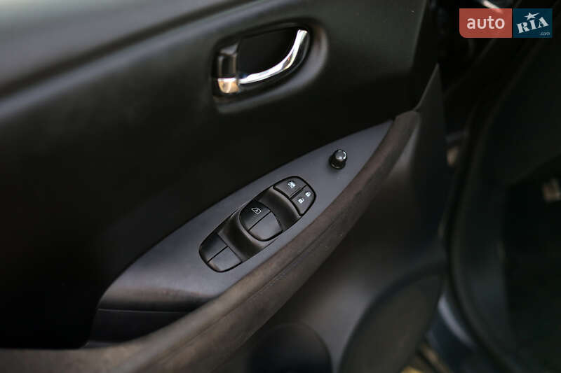 Хэтчбек Nissan Leaf 2013 в Нововолынске
