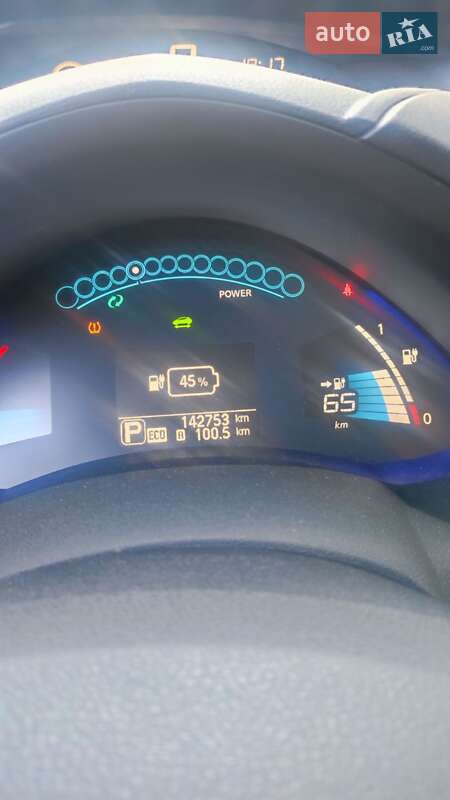 Хэтчбек Nissan Leaf 2015 в Черновцах