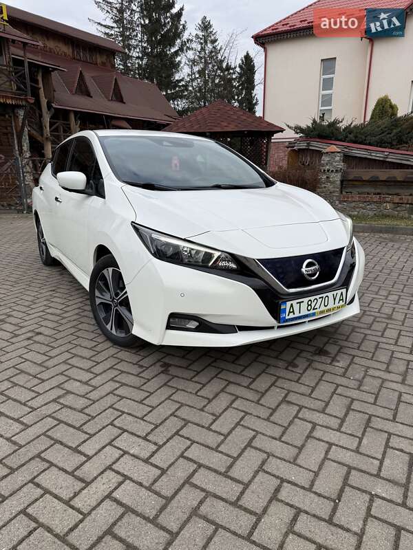 Хетчбек Nissan Leaf 2020 в Долині