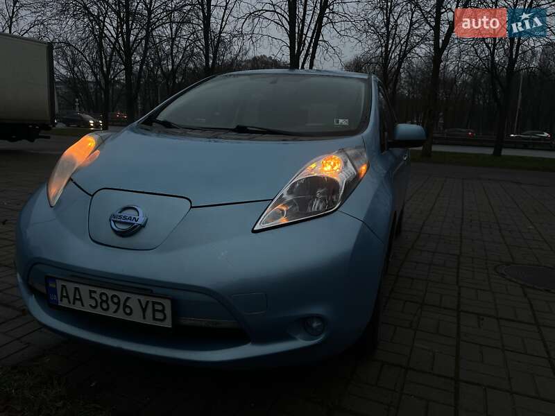 Хэтчбек Nissan Leaf 2014 в Киеве
