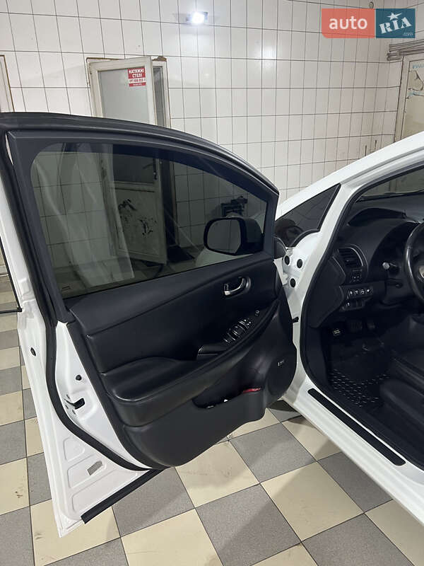 Хетчбек Nissan Leaf 2016 в Ямполі фото 7 Хетчбек Nissan Leaf 2016 в Ямполі