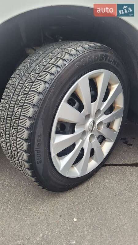 Хэтчбек Nissan Leaf 2015 в Обухове