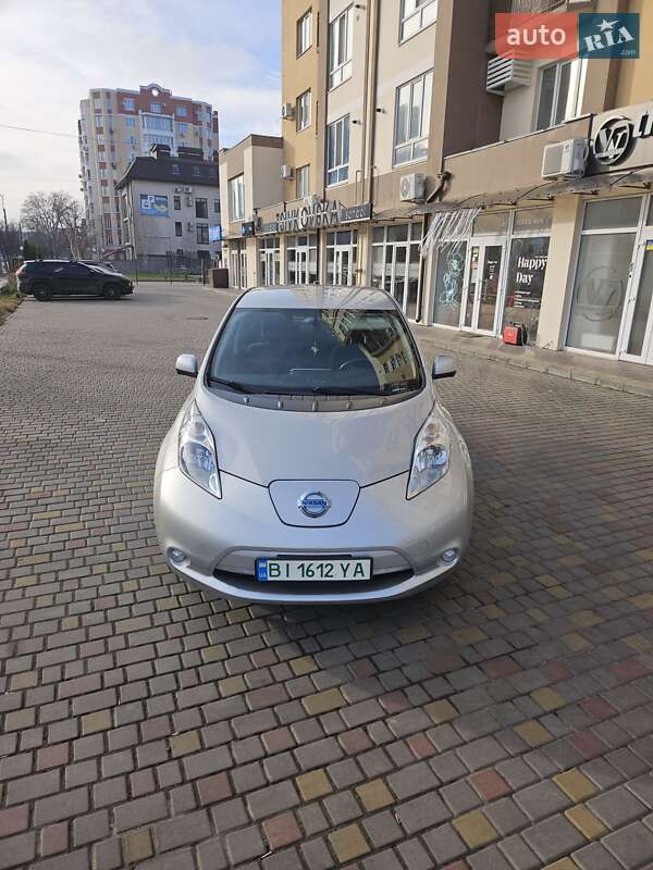 Хэтчбек Nissan Leaf 2016 в Кременчуге