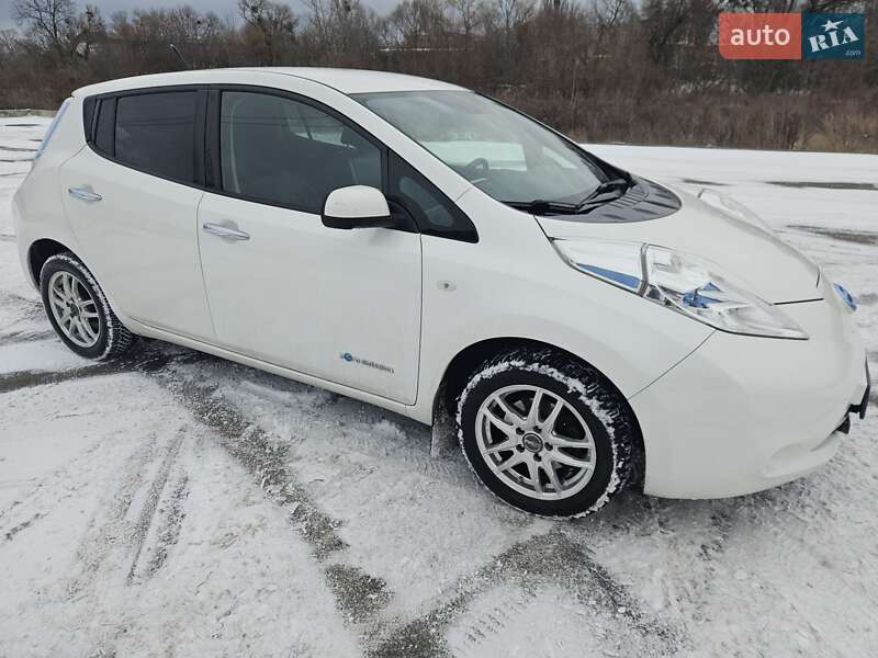 Хэтчбек Nissan Leaf 2014 в Ирпене