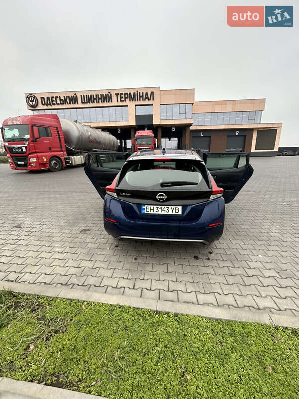 Хетчбек Nissan Leaf 2024 в Одесі