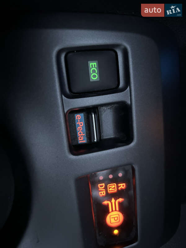 Хетчбек Nissan Leaf 2024 в Одесі