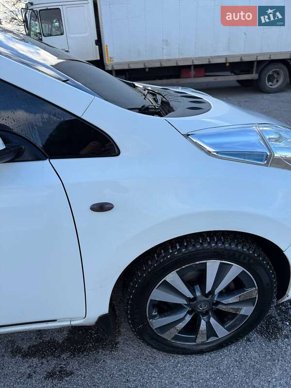 Хэтчбек Nissan Leaf 2014 в Днепре