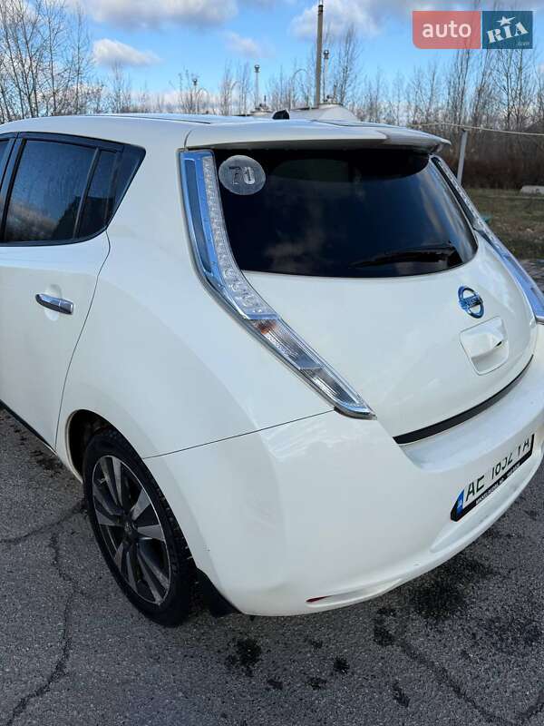 Хэтчбек Nissan Leaf 2014 в Днепре