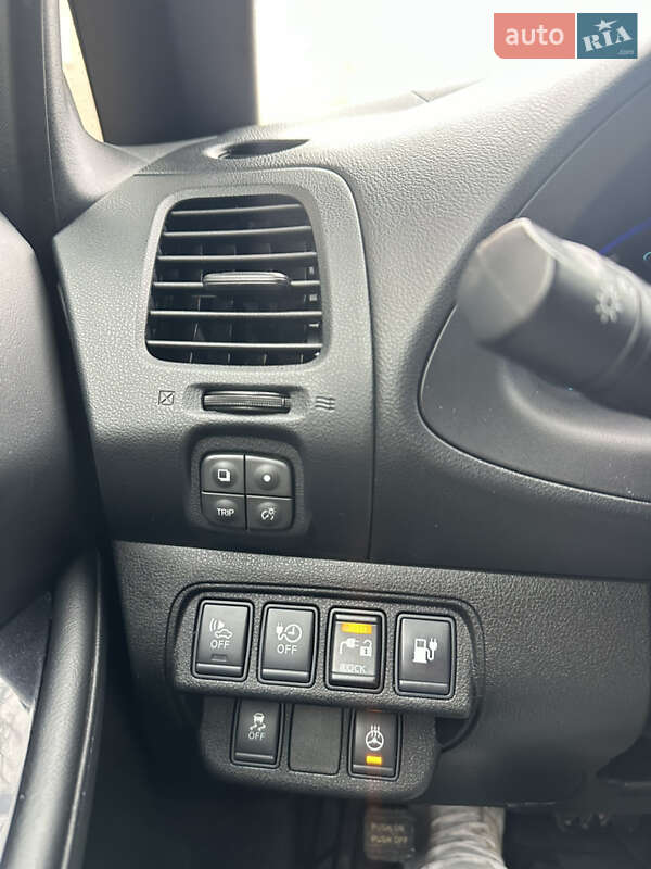 Хэтчбек Nissan Leaf 2015 в Каменец-Подольском фото 15 Хэтчбек Nissan Leaf 2015 в Каменец-Подольском