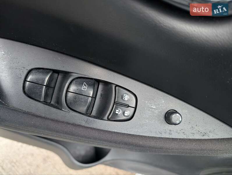 Хетчбек Nissan Leaf 2014 в Рівному