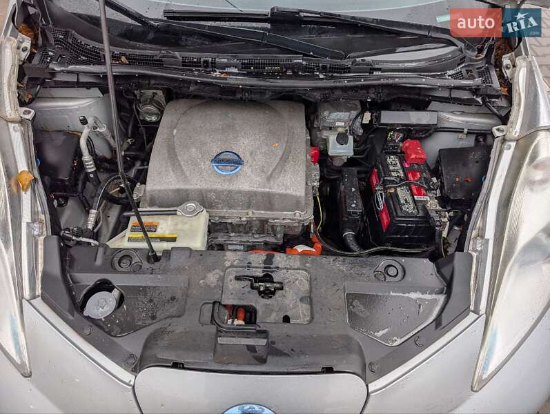 Хетчбек Nissan Leaf 2014 в Рівному