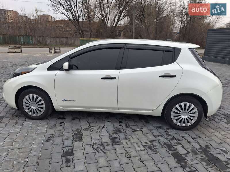 Хэтчбек Nissan Leaf 2013 в Каменец-Подольском