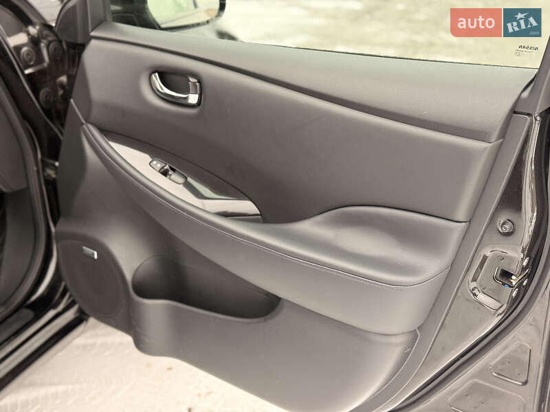 Хетчбек Nissan Leaf 2014 в Дубровиці