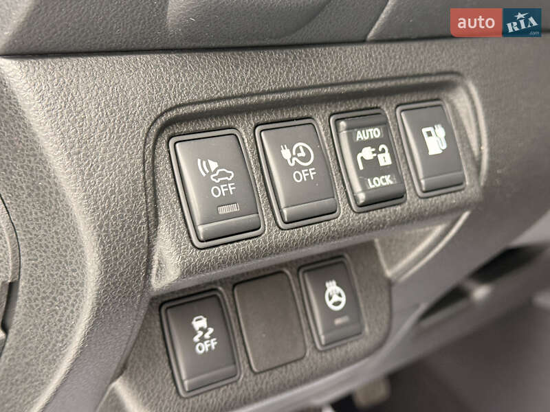 Хетчбек Nissan Leaf 2014 в Дубровиці