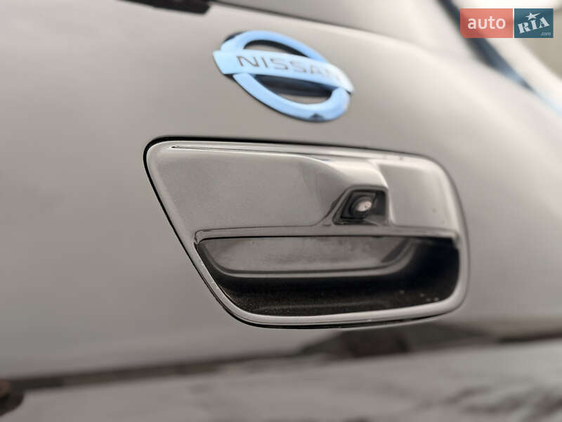 Хетчбек Nissan Leaf 2014 в Дубровиці
