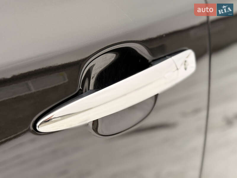 Хетчбек Nissan Leaf 2014 в Дубровиці