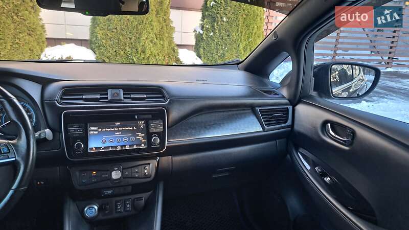 Хетчбек Nissan Leaf 2018 в Дніпрі