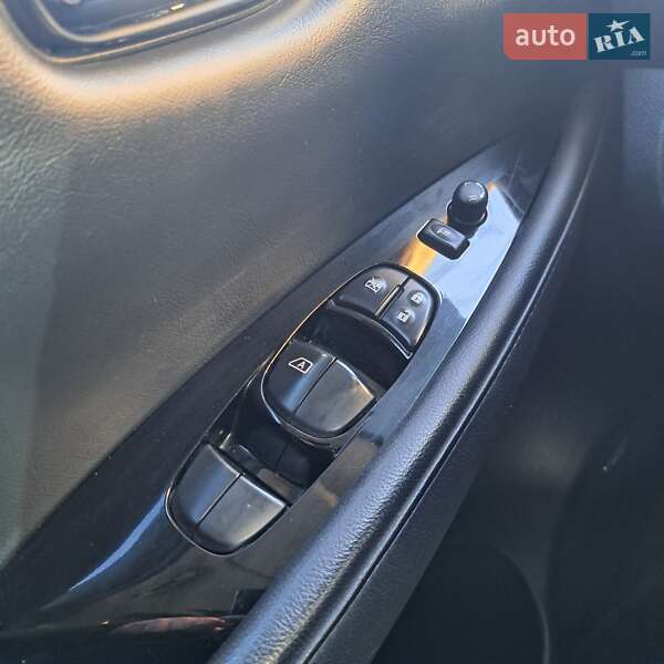 Хетчбек Nissan Leaf 2018 в Дніпрі