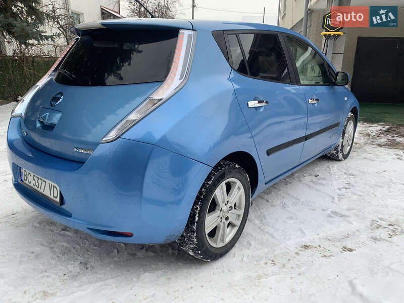 Хэтчбек Nissan Leaf 2011 в Львове