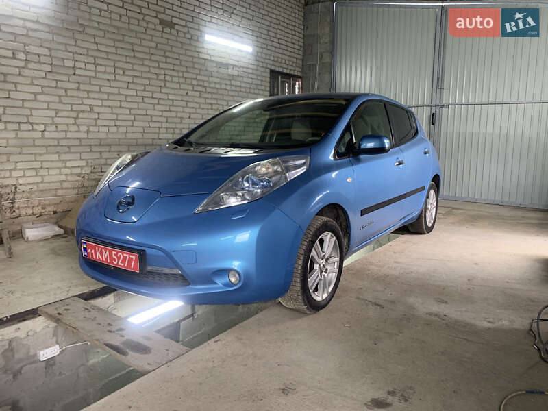 Хэтчбек Nissan Leaf 2011 в Львове