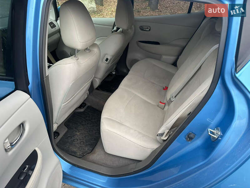 Хэтчбек Nissan Leaf 2011 в Львове