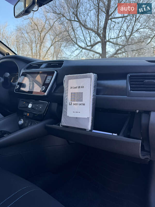 Хетчбек Nissan Leaf 2024 в Дніпрі