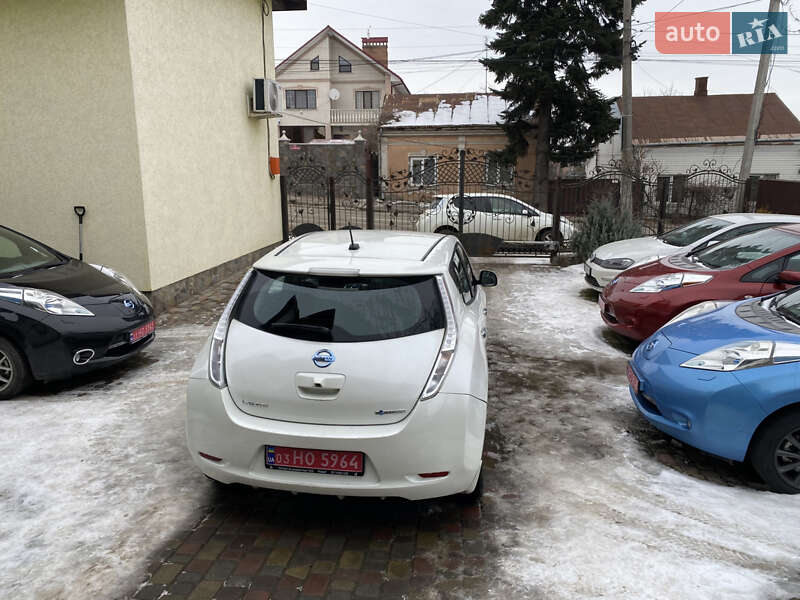 Хетчбек Nissan Leaf 2015 в Чернівцях