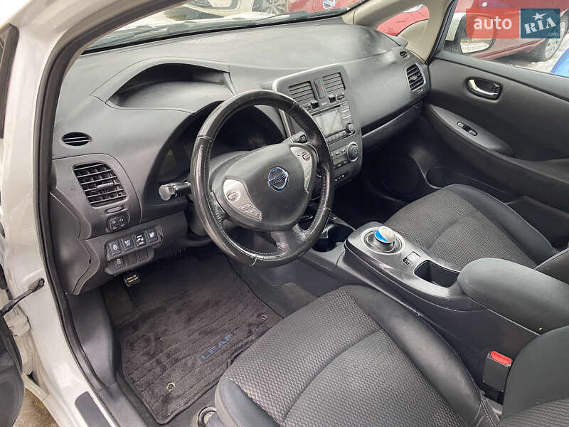 Хетчбек Nissan Leaf 2015 в Чернівцях