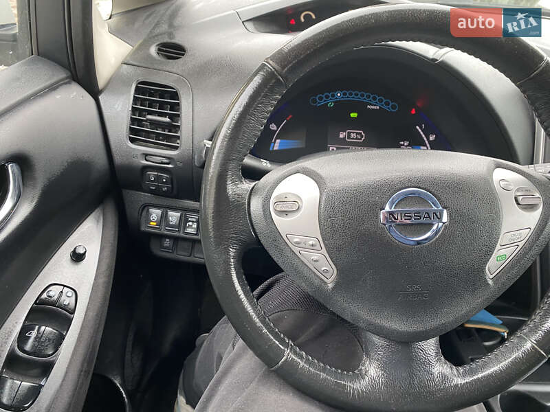 Хетчбек Nissan Leaf 2015 в Чернівцях