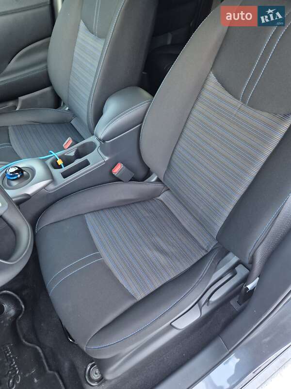 Хэтчбек Nissan Leaf 2024 в Львове