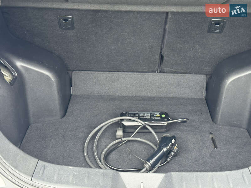 Хэтчбек Nissan Leaf 2013 в Дрогобыче