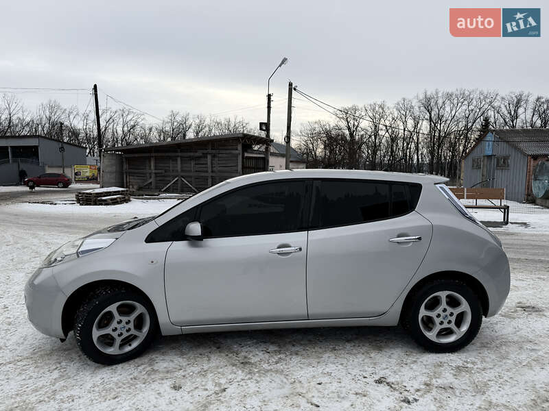 Хэтчбек Nissan Leaf 2011 в Умани