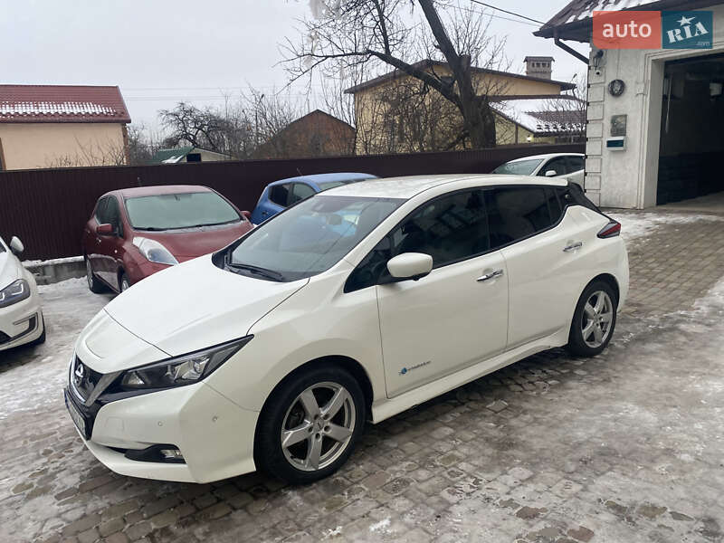 Хетчбек Nissan Leaf 2018 в Чернівцях