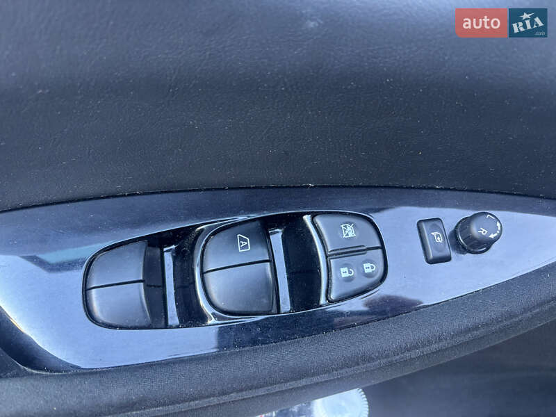 Хэтчбек Nissan Leaf 2014 в Владимире