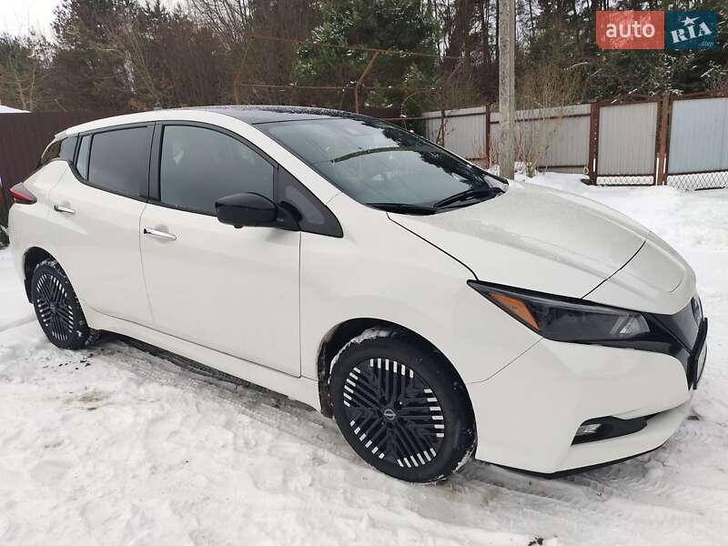 Хэтчбек Nissan Leaf 2024 в Львове