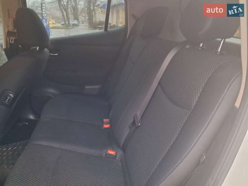 Хэтчбек Nissan Leaf 2013 в Николаеве