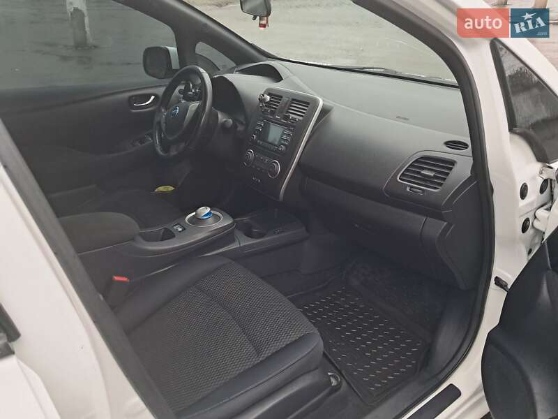 Хэтчбек Nissan Leaf 2013 в Николаеве