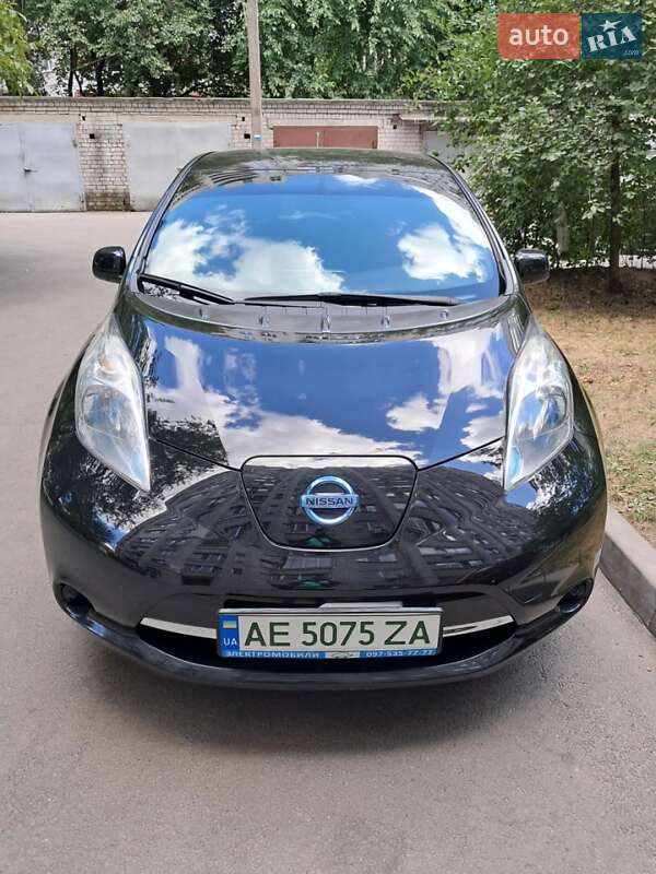 Хетчбек Nissan Leaf 2013 в Дніпрі