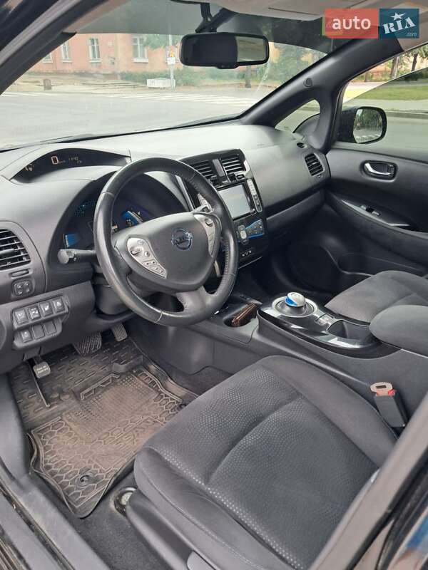 Хетчбек Nissan Leaf 2013 в Дніпрі