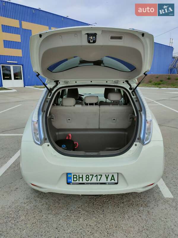 Хэтчбек Nissan Leaf 2012 в Одессе