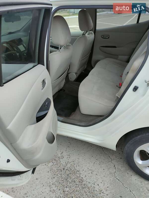 Хэтчбек Nissan Leaf 2012 в Одессе