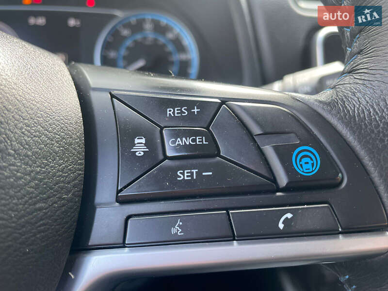 Хэтчбек Nissan Leaf 2018 в Киеве