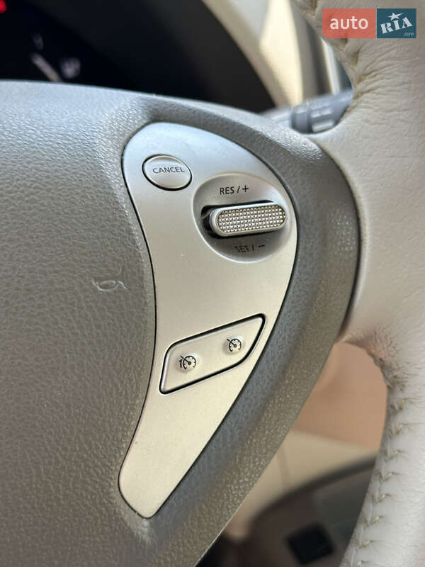 Хэтчбек Nissan Leaf 2012 в Львове