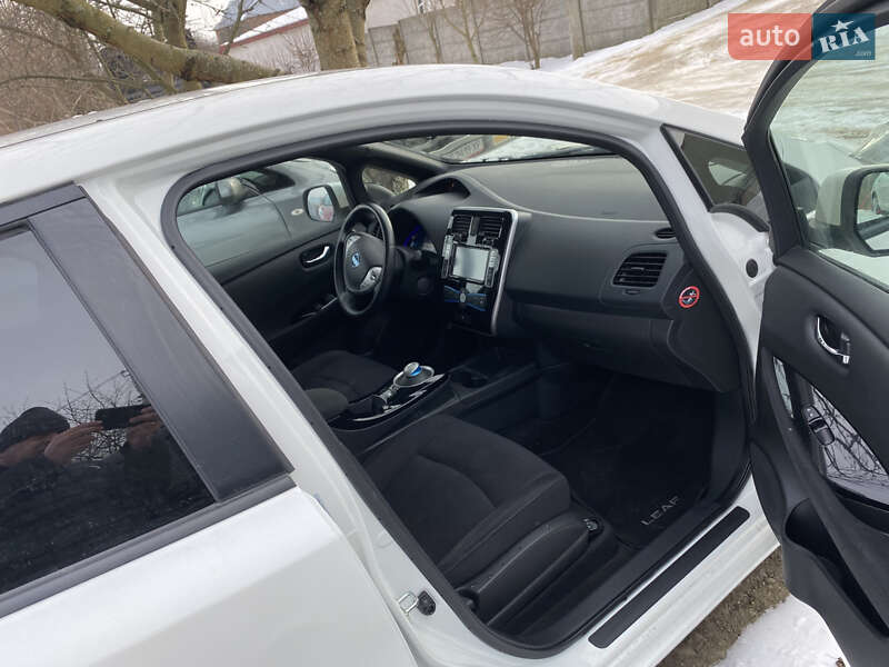 Хэтчбек Nissan Leaf 2014 в Черновцах