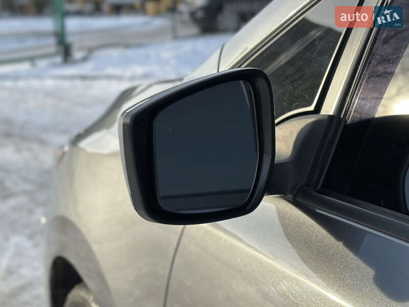 Хэтчбек Nissan Leaf 2022 в Шептицькому