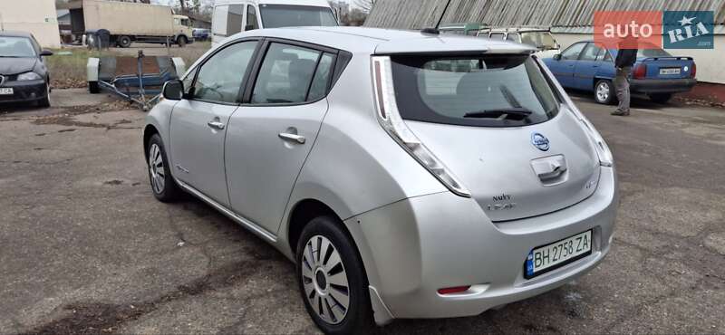 Хетчбек Nissan Leaf 2015 в Одесі