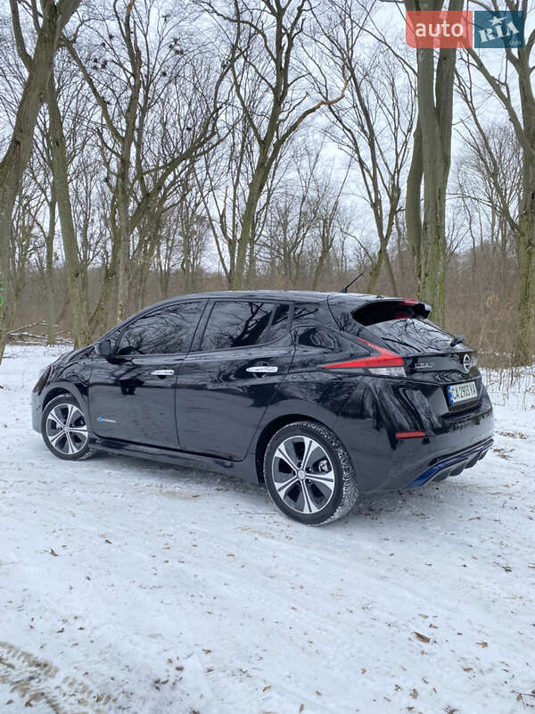 Хэтчбек Nissan Leaf 2017 в Тальном